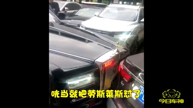 “蛮不讲理女司机”遇到“钢铁直男摩托哥”,唇枪舌战喜迎完美结局!